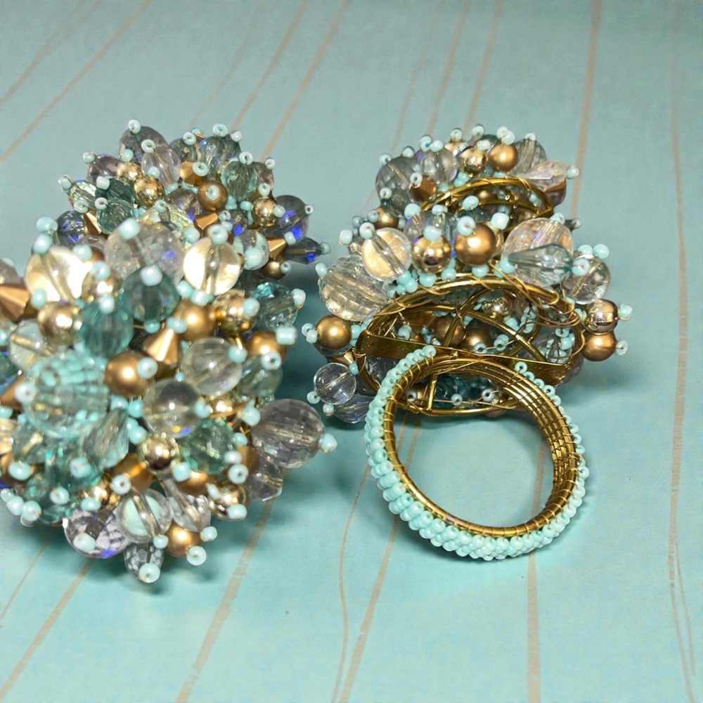 Beautiful Like New Gold and Blue Beaded Set of 4 Napkin Rings